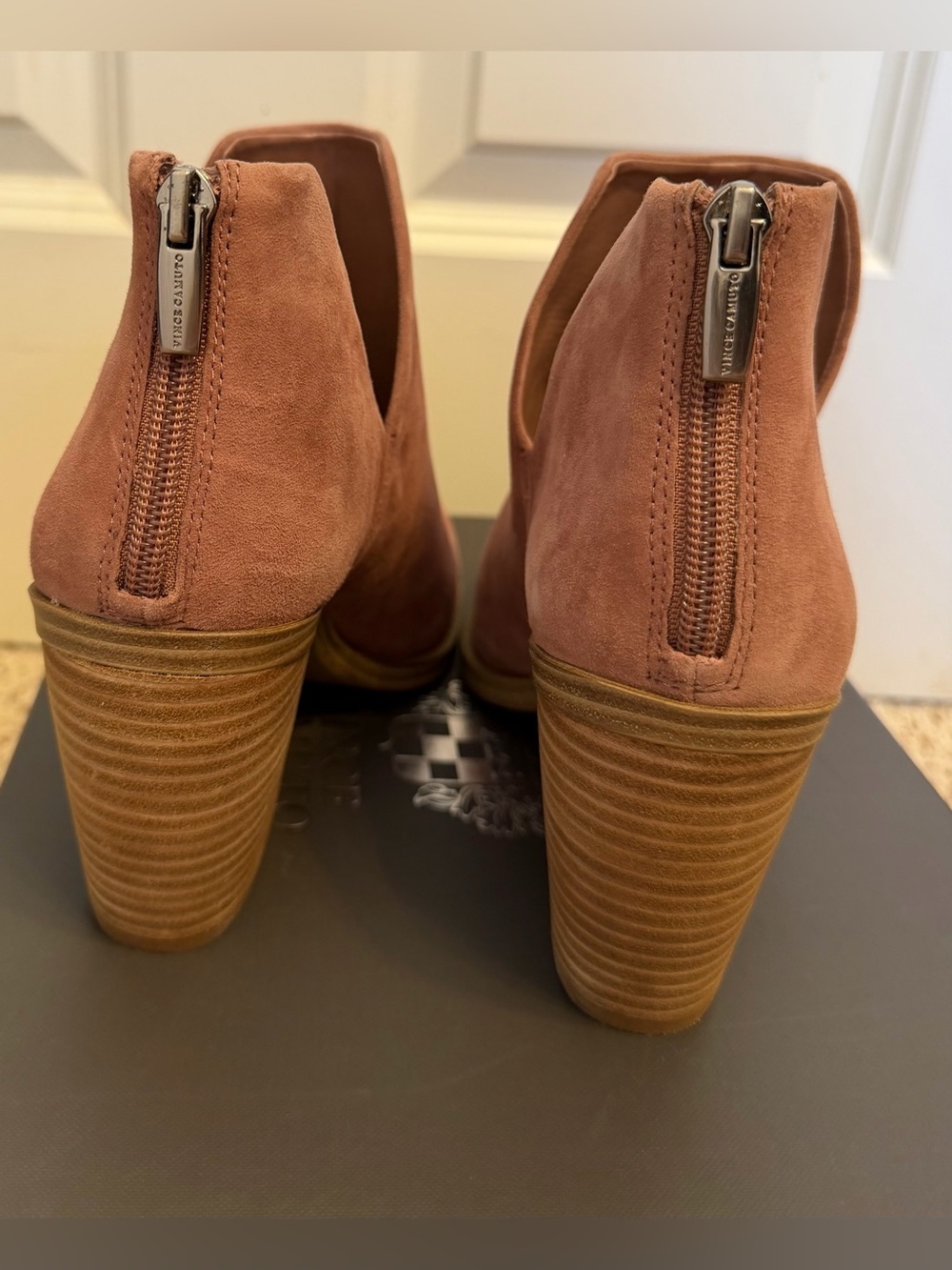 NWB Vince Camuto Gigietta Suede Block Heel Booties, Pink, Size 8.5/39 - Picture 2 of 9